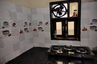 OYO Home Sahu Room Near Majlis Park Metro Station