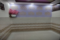 OYO Home Sahu Room Near Majlis Park Metro Station