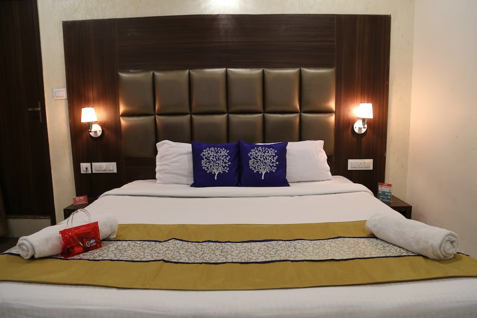 OYO Hotel Waves, Zirakpur, Zirakpur