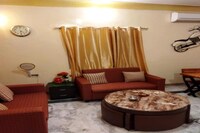 POP Country Roads Service Apartment & Guest House