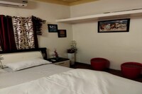 POP Country Roads Service Apartment & Guest House