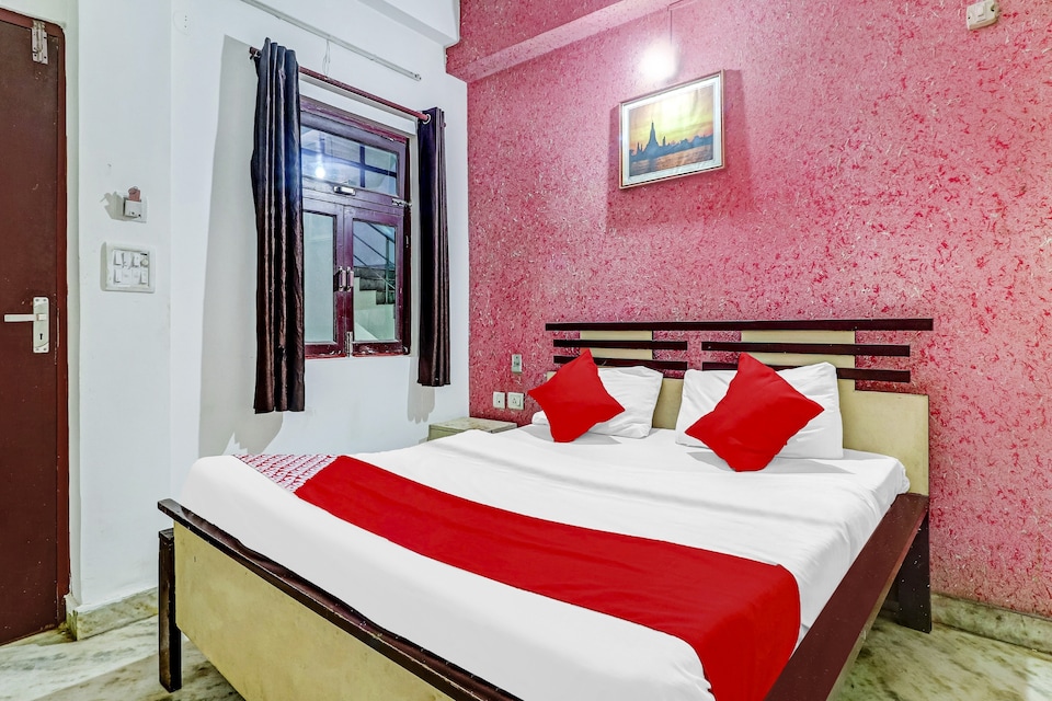 OYO 84356 Hotel Rosewood, Fatehabad Road, Agra