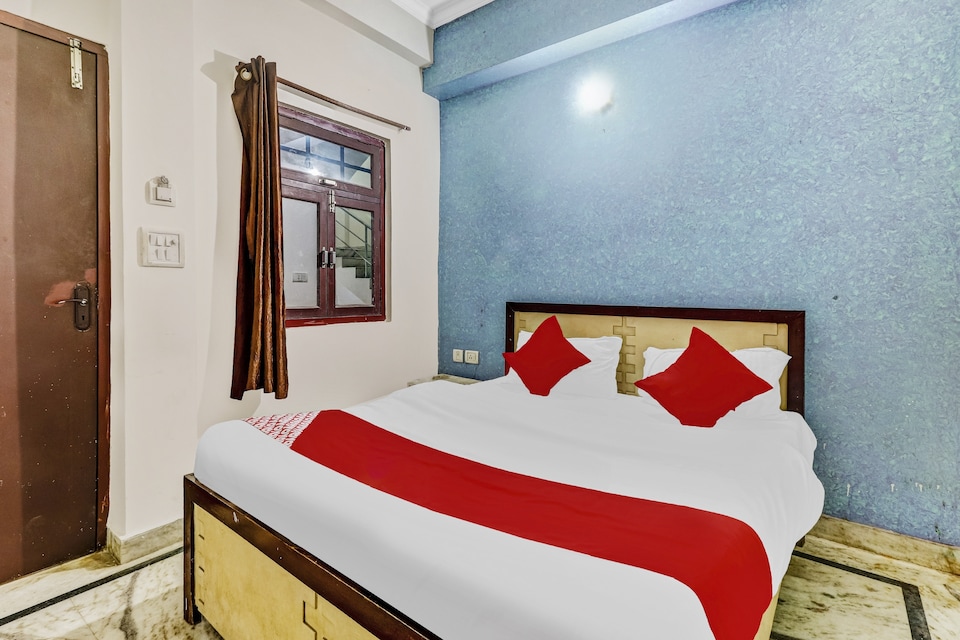 OYO 84356 Hotel Rosewood, Fatehabad Road, Agra