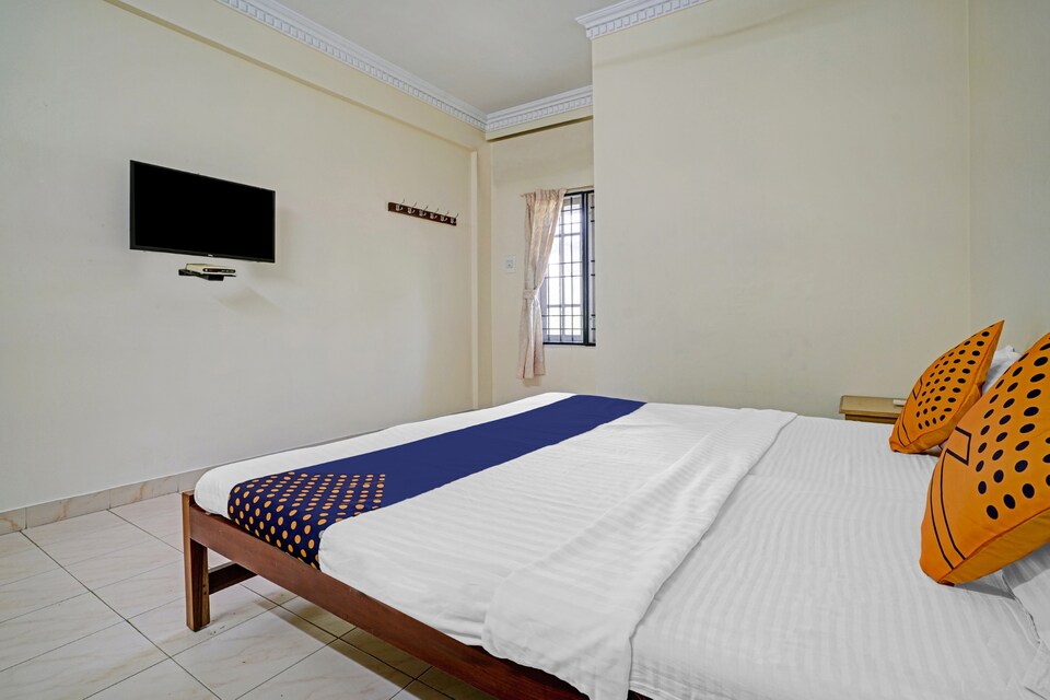 SPOT ON Mx Residency Hotel - Panampilly Nagar, MG Road Kochi, Kochi