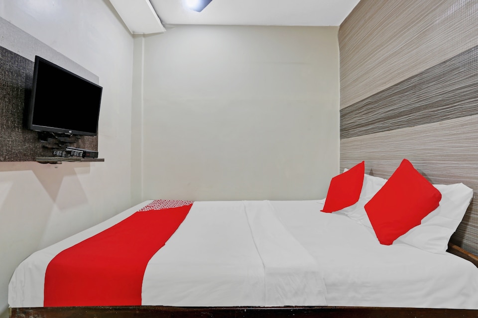 OYO 84398 Maroshi Residency, Mumbai International Airport, Mumbai