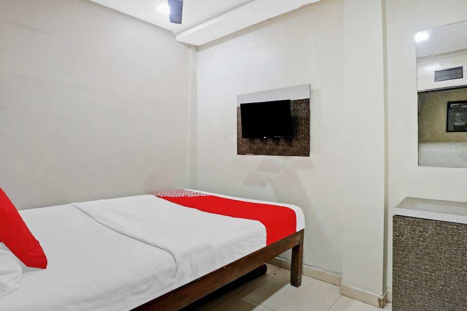 OYO 84398 Maroshi Residency, Mumbai International Airport, Mumbai