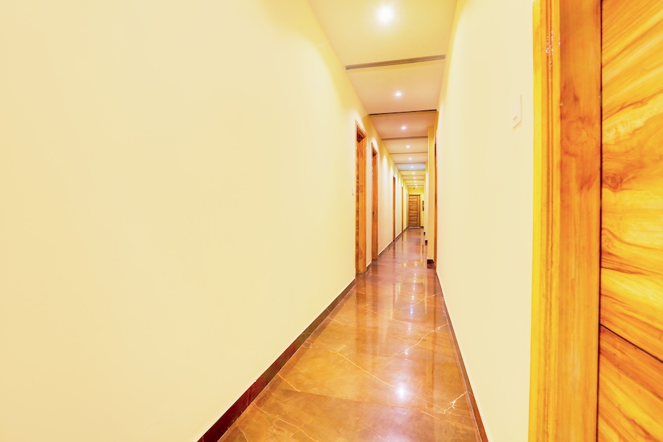 OYO Hotel O Alpine Inn, Golden Temple Road Amritsar, अमृतसर