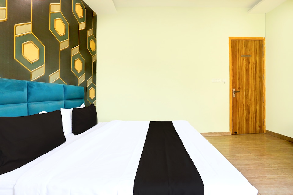 OYO Hotel O Alpine Inn, Golden Temple Road Amritsar, अमृतसर