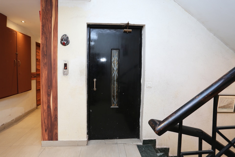 Hotel O F FIVE, Nehru Place, Delhi