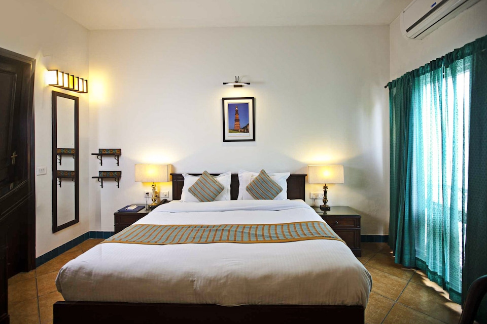 OYO Premium 054 Kailash Colony Metro, Nehru Place, Delhi