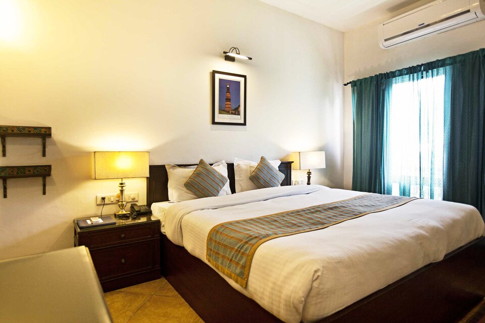 OYO Premium 054 Kailash Colony Metro, Nehru Place, Delhi