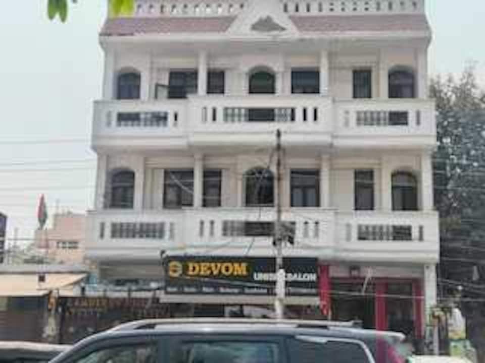 Hotel O Devom Inn Sector 16 Noida Metro Station, Noida City, Noida