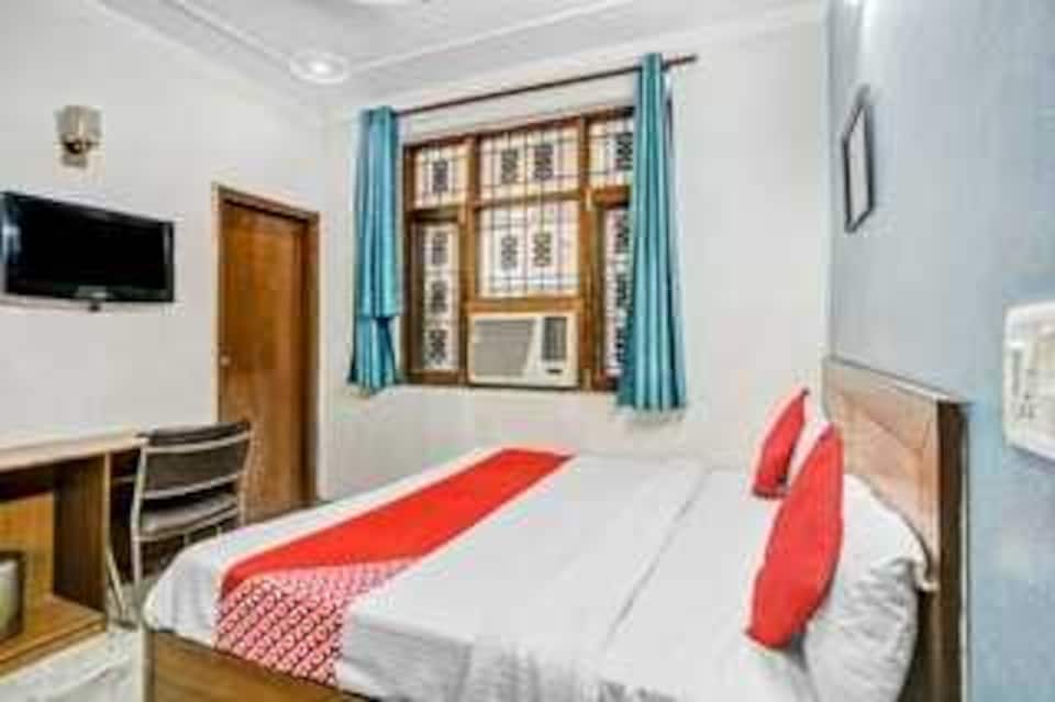 Hotel O Devom Inn Sector 16 Noida Metro Station, Noida City, Noida