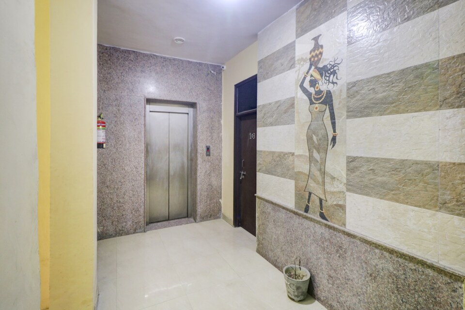 Capital O 84521 New Galaxy Inn, Rohini Delhi, Delhi