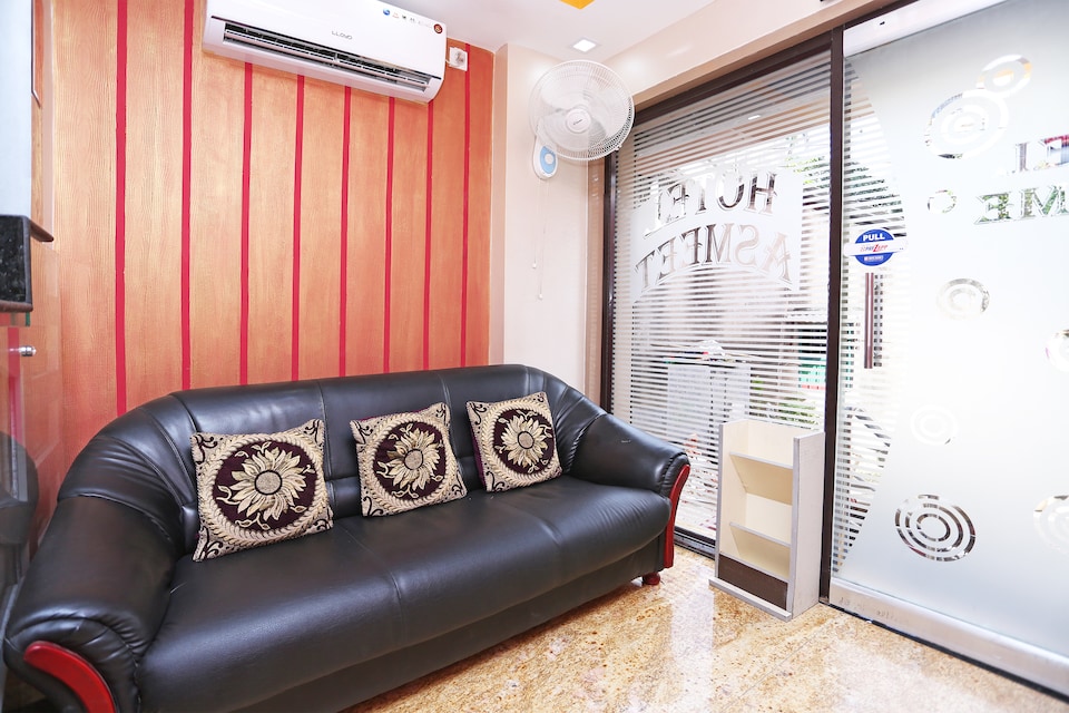 OYO 9975 Hotel Asmeet, VIP Road Kolkata, Kolkata