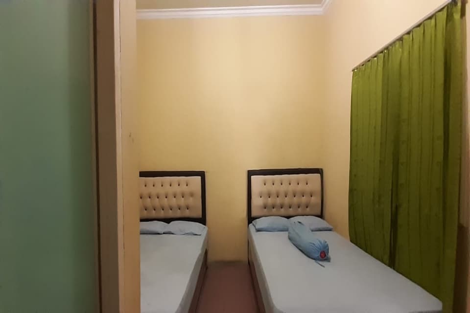 OYO 90812 Hayza Residence Syariah , Padang Kota, Padang