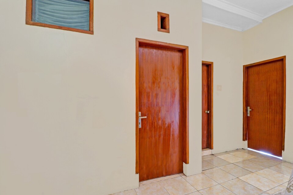 OYO 90815 Guest House Putri Sariwangi Syariah, Kabupaten Bandung Barat, Kabupaten Bandung Barat