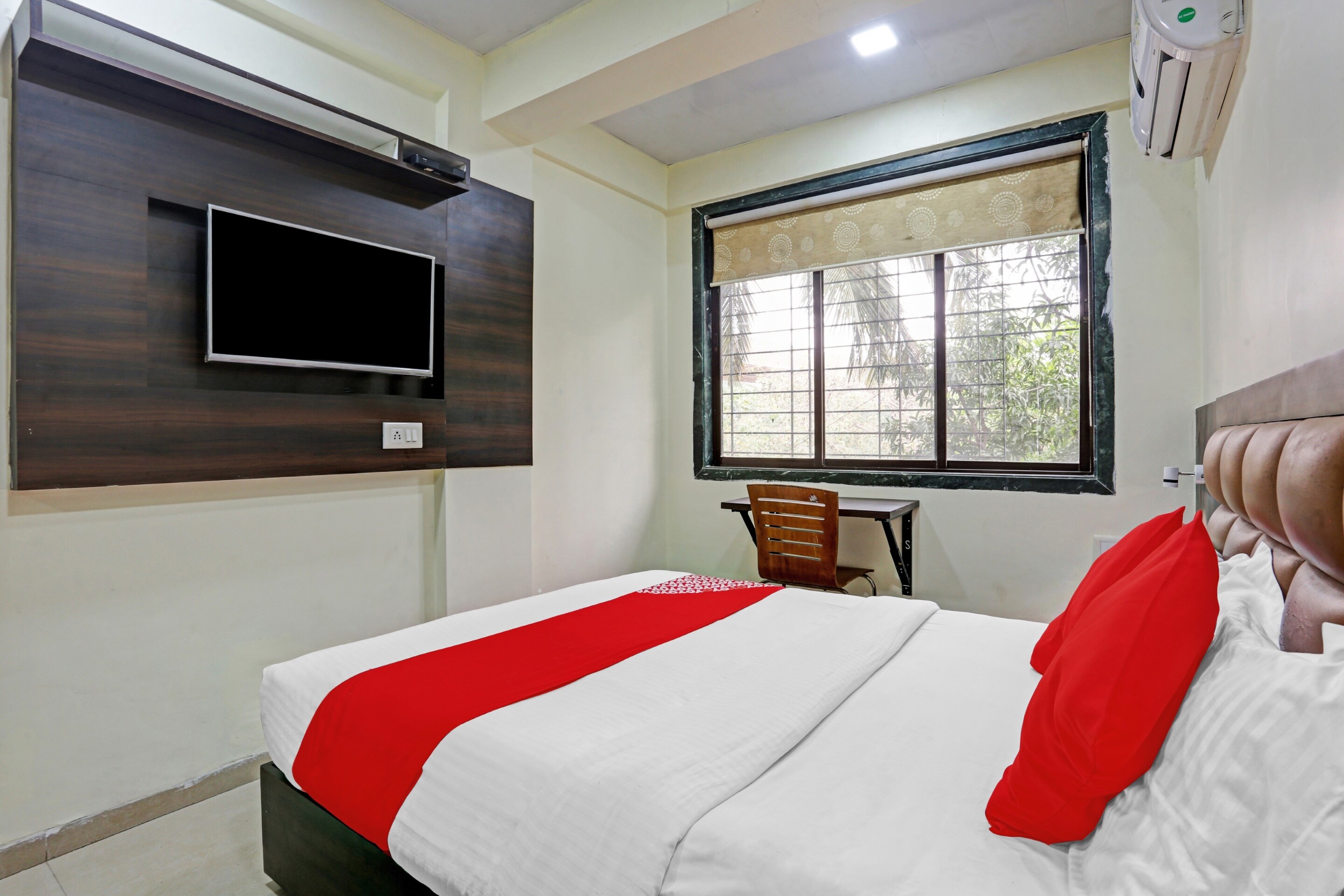 Hotel Galaxy View (Oyo Rooms)