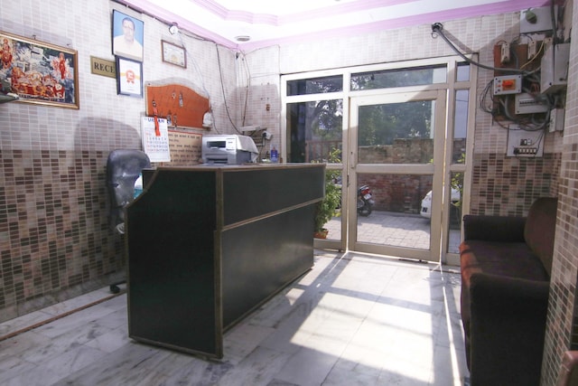 POP Kumar Hotel Near Sahara Ganj Mall