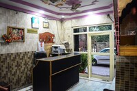 POP Kumar Hotel Near Sahara Ganj Mall