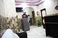 POP Kumar Hotel Near Sahara Ganj Mall