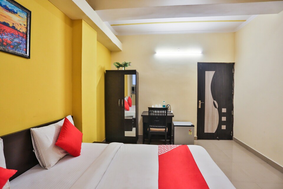 Flagship Diamond Deluxe Near Palam Metro Station, Dwarka Delhi, दिल्ली