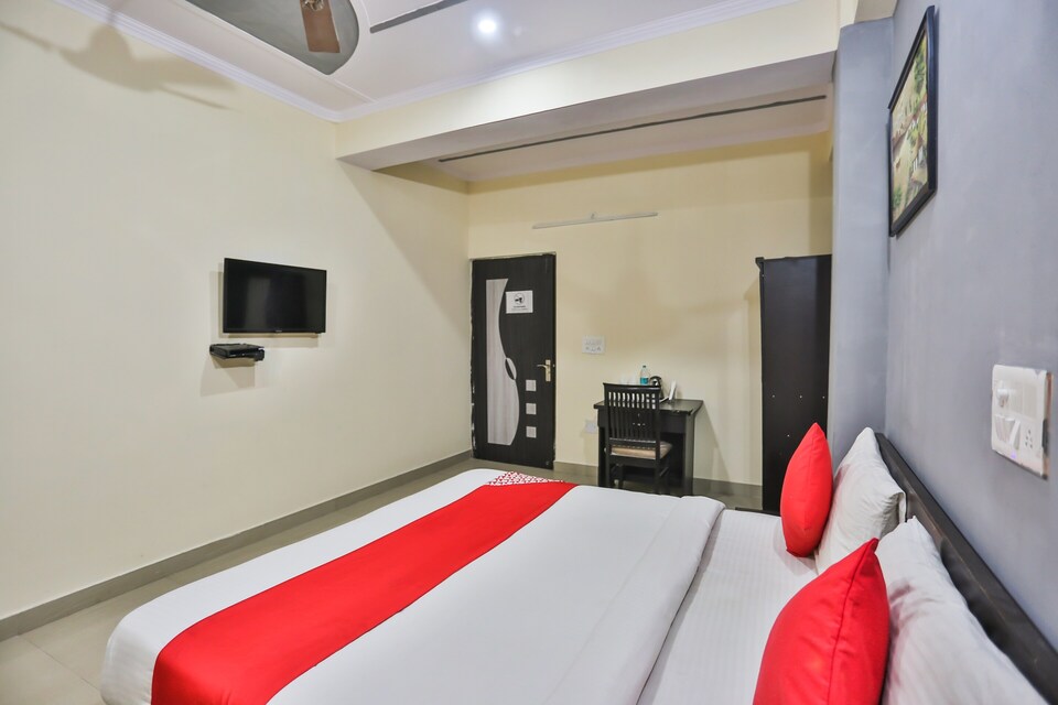 Flagship Diamond Deluxe Near Palam Metro Station, Dwarka Delhi, दिल्ली