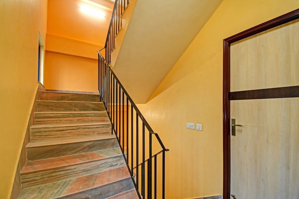 Hotel O S S Guest House, Rajarhat Kolkata, Kolkata