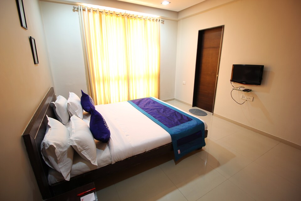 OYO Rooms 053 ISKCON SG Highway, SG Highway Ahmedabad, Ahmedabad