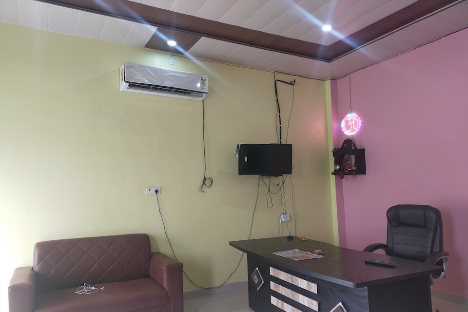 OYO D S Palace, Pratapgarh, Pratapgarh