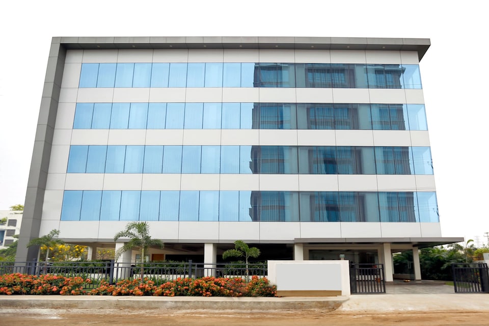OYO Hotel Sybaritic Suites Gachibowli Near Shilparamam, Gachibowli, Hyderabad