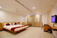 OYO Hotel Sybaritic Suites Gachibowli Near Shilparamam