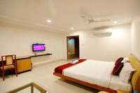 OYO Hotel Sybaritic Suites Gachibowli Near Shilparamam