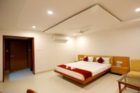 OYO Hotel Sybaritic Suites Gachibowli Near Shilparamam