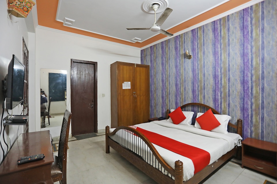 OYO 84733 Prabhu Sundaram Inn, Godowlia, Varanasi