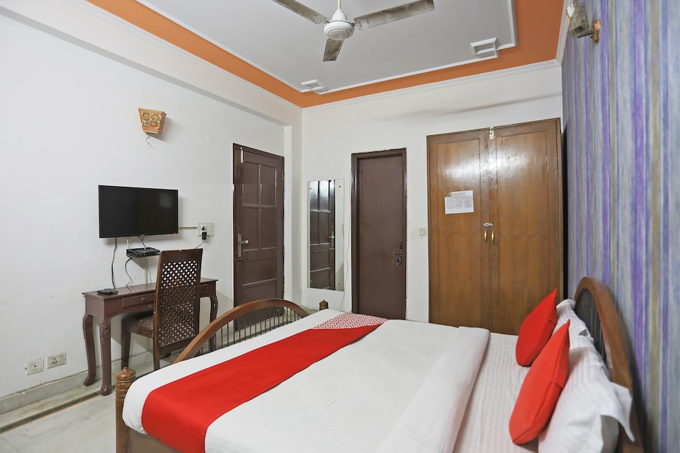 OYO 84733 Prabhu Sundaram Inn, Godowlia, Varanasi