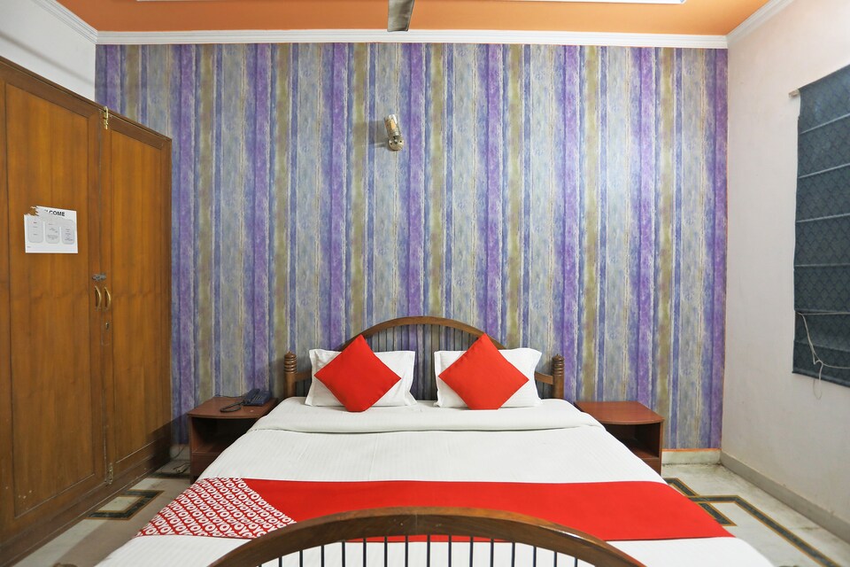 OYO 84733 Prabhu Sundaram Inn, Godowlia, Varanasi