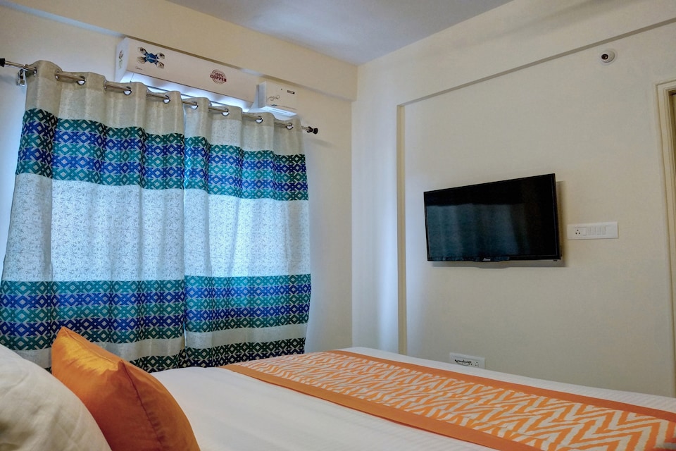 Collection O 12 Degree West Near Sri Someshwara Swami Temple, Indiranagar Bangalore, Bangalore