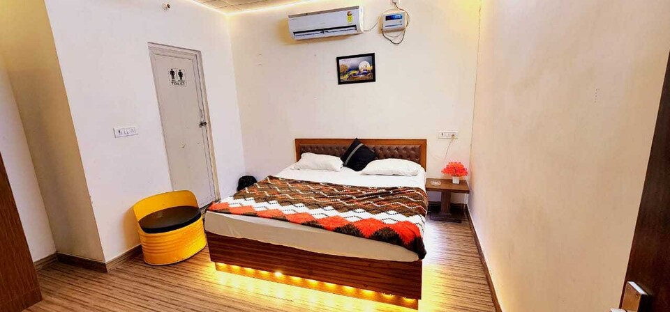 Live on DEL3635, Okhla Jasola Delhi, Delhi