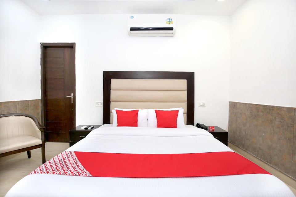 Townhouse Patiala-Zirakpur Crossway Formerly Hotel Dream , Zirakpur, जीरकपुर