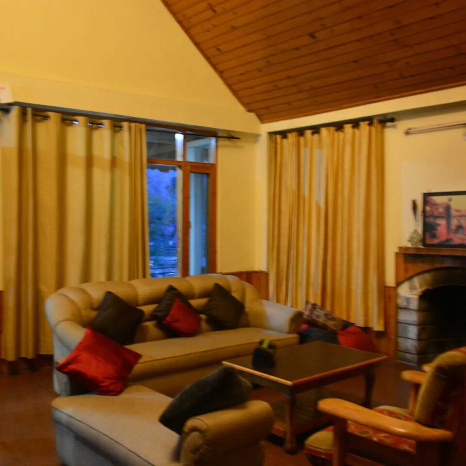 OYO Home 84804 Hawk Hill, NH21 Cluster, Manali