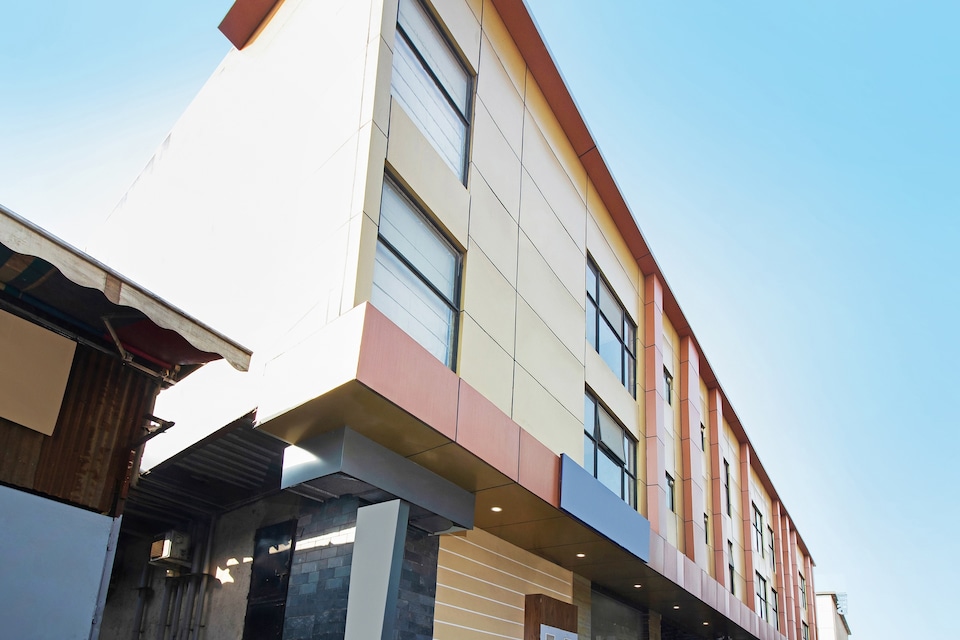 Capital O Hotel Arton Suites Near Chhatrapati Shivaji International Airport, Mumbai International Airport, Mumbai