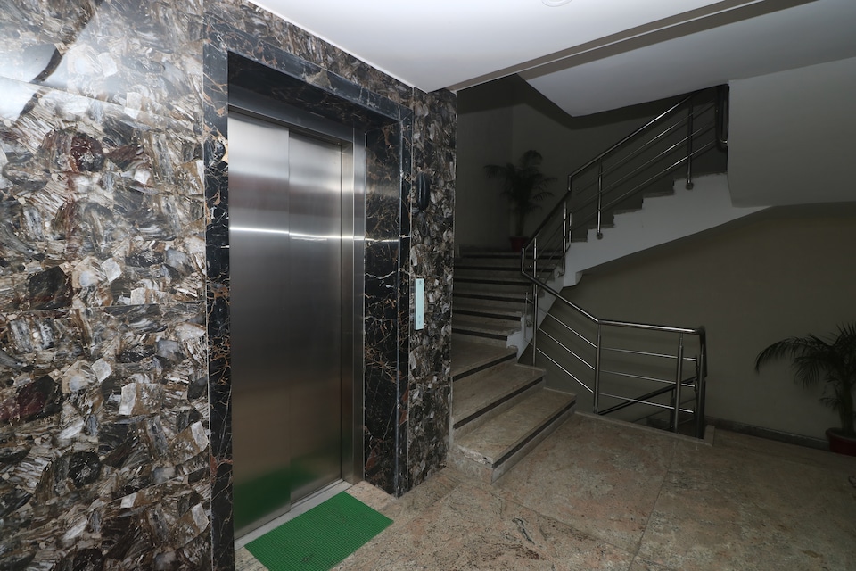 OYO 9999 Hotel La Wisteria, Paschim Vihar Delhi, Delhi