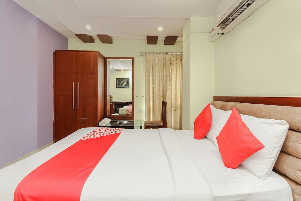 OYO 382 Madhura Inn, Madhapur-II, Hyderabad