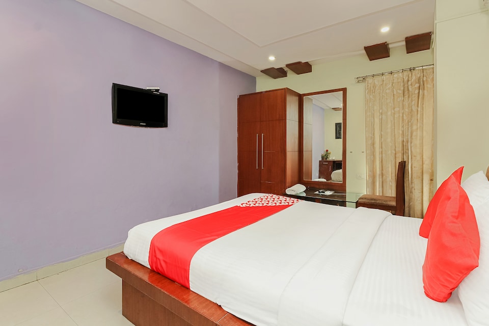 OYO 382 Madhura Inn, Madhapur-II, Hyderabad