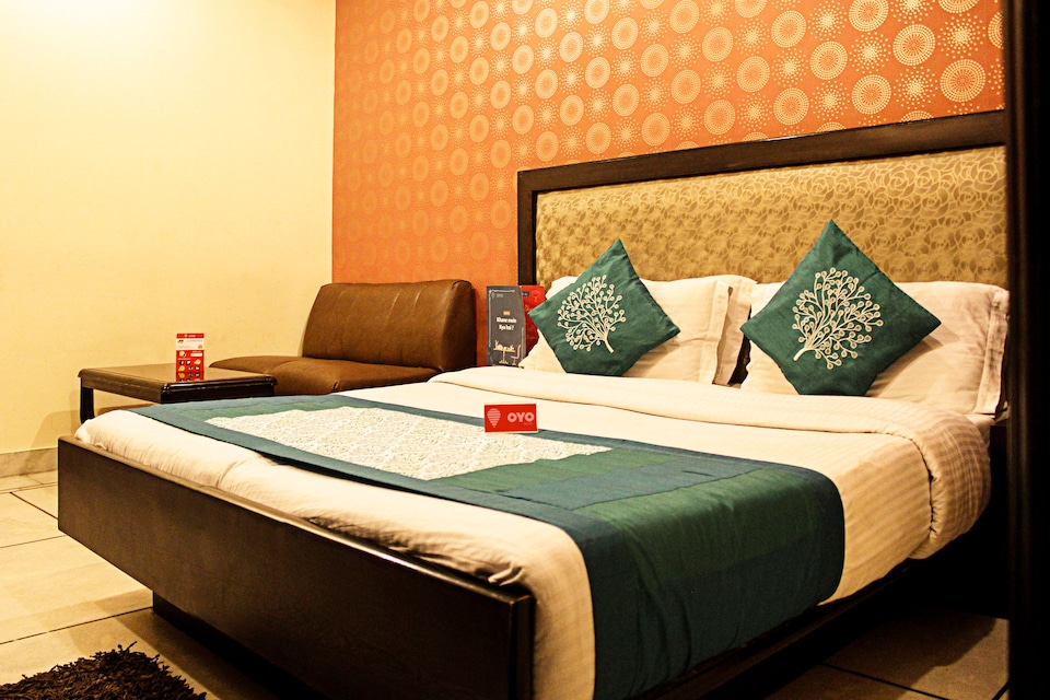 OYO Rooms 222 Karol Bagh Metro Station, Karol Bagh Delhi, Delhi