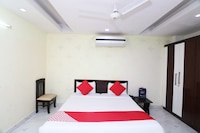 OYO Hotel Golden Tree Near Dwarka Sector 12 Metro Station