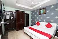 OYO Hotel Golden Tree Near Dwarka Sector 12 Metro Station