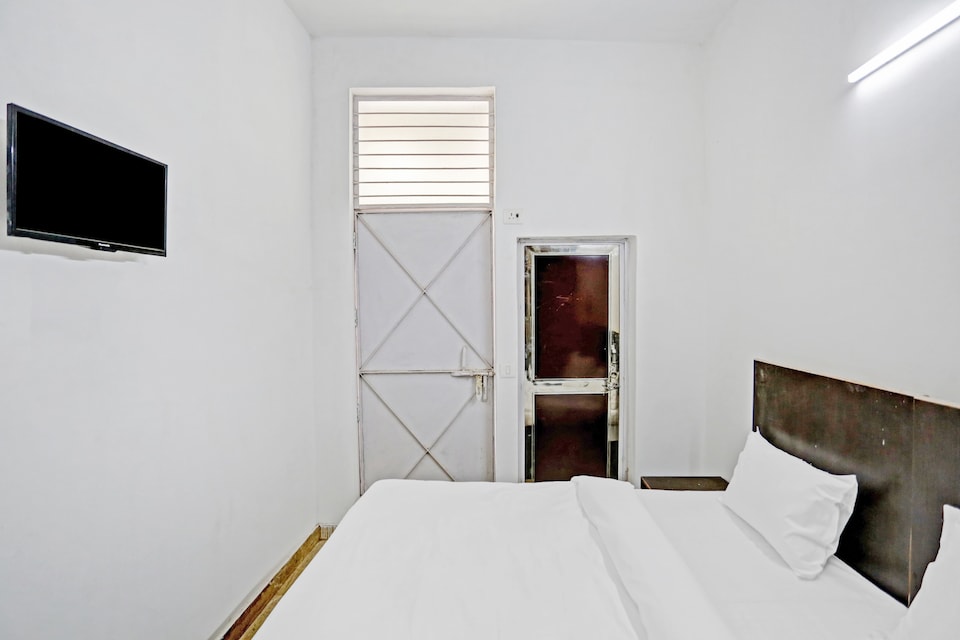 HOTEL O KRISHNA STAYS, Noida City, Noida