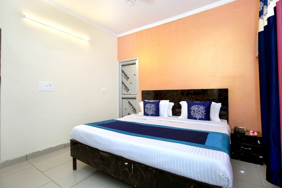 Live on CHA748, Railway Station Chandigarh, Chandigarh